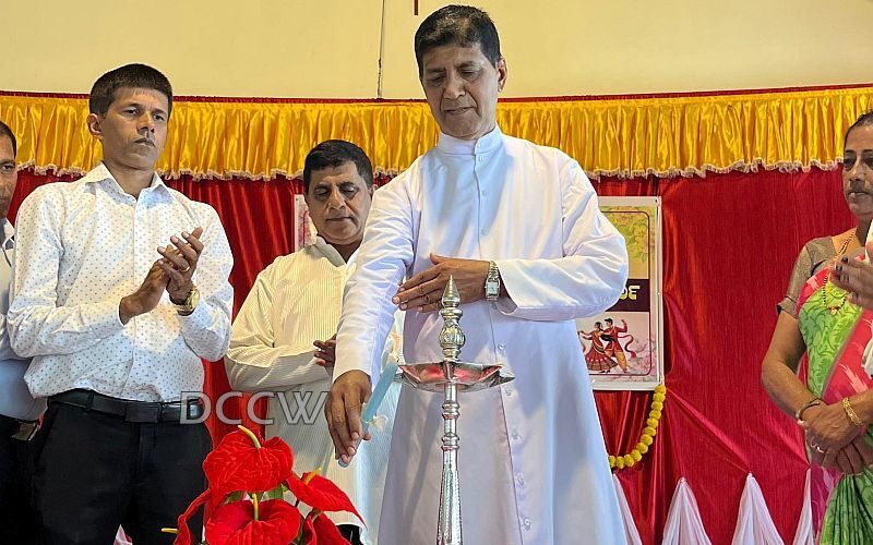 signing and dance (1)