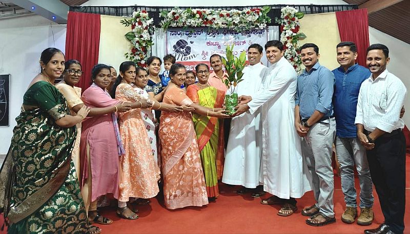 Nainad Parish Honors Large Families, Celebrates Expectant Mothers with Special Baby Shower